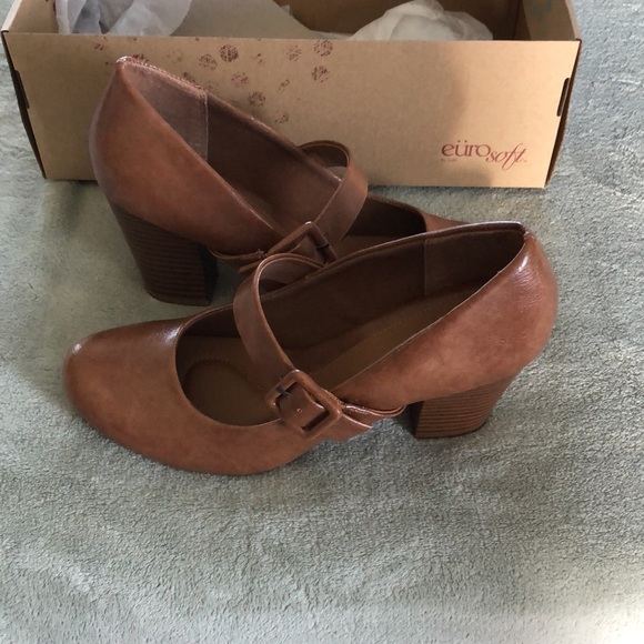Eüro Soft by Söfft 3.5 inch stacked heel Mary Janes. - Picture 4 of 7